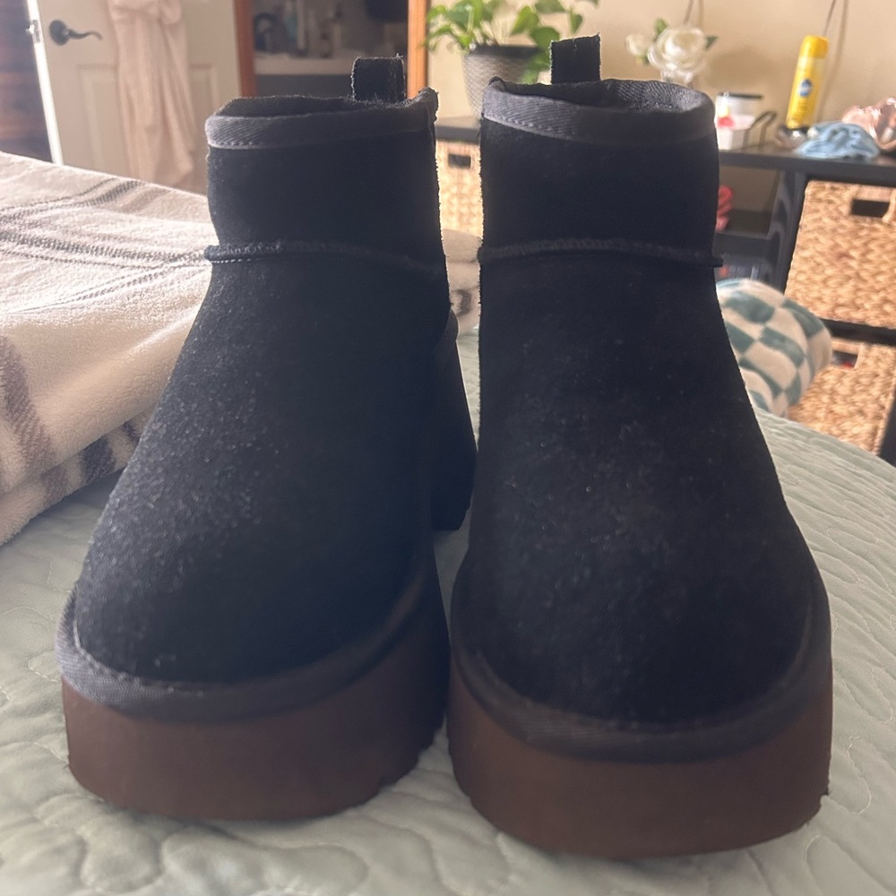 Black Ugg boots